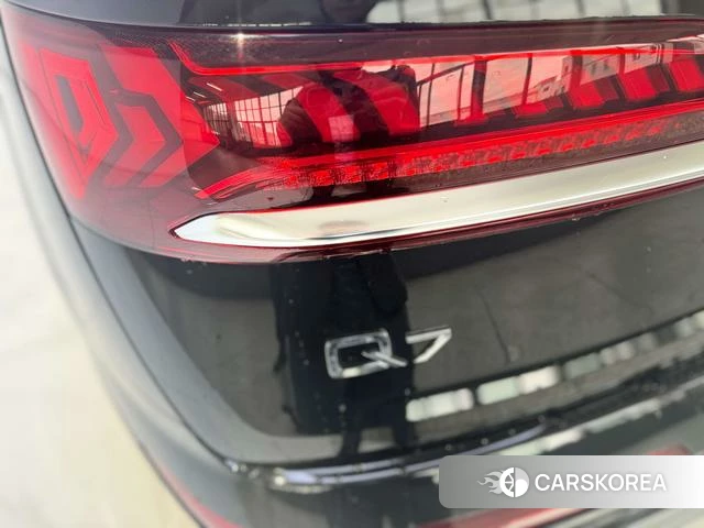 Audi Q7 2023 Черный из Китая, фото 5