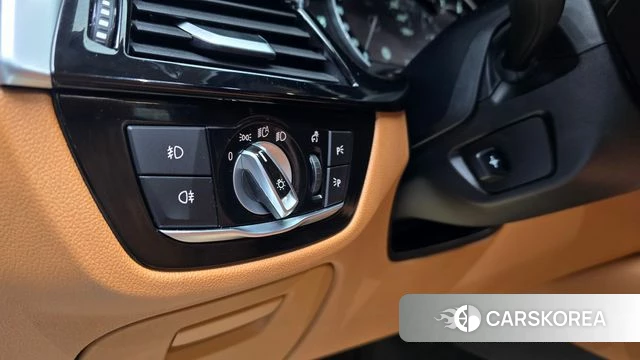 BMW 5 Series (G30) 2018 Белый из Кореи, фото 5