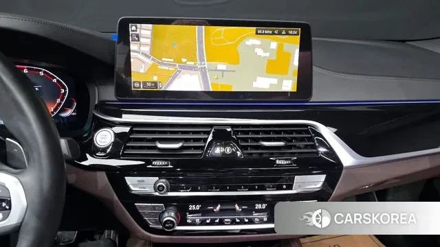 BMW 5 Series (G30) 2022 Белый из Кореи, фото 5