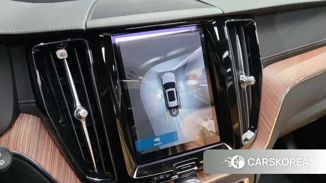 Volvo XC60 second Generation 2024 Белый из Кореи, фото 5