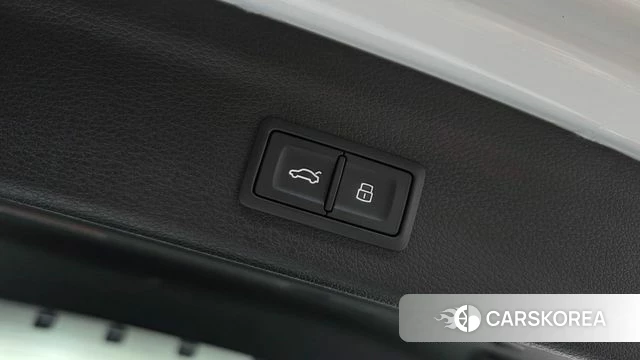 Audi Q3 (F3) 2023 Белый из Кореи, фото 5