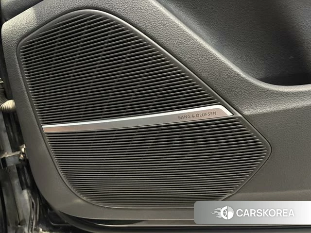 Audi Q7 2022 Черный из Китая, фото 5