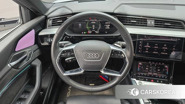 Audi e-Tron 2021 Белый из Кореи, фото 5