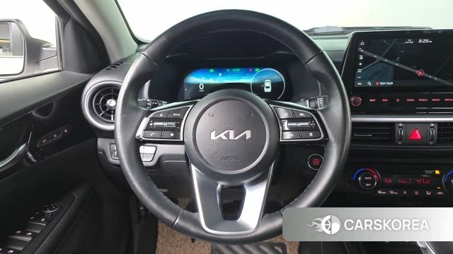 Kia The New K3 2nd generation 2022 Белый из Кореи, фото 5