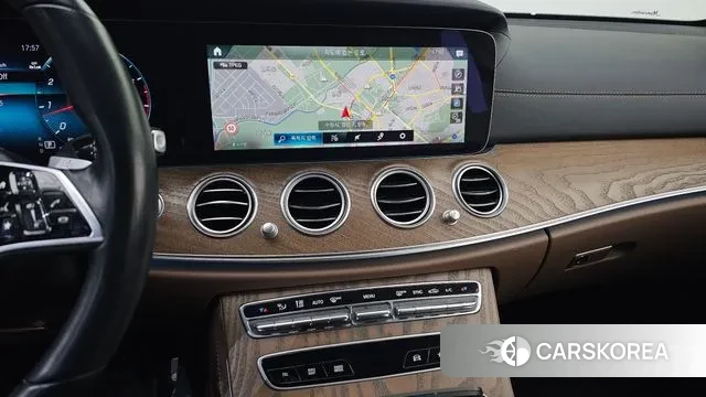 Mercedes-Benz E-Class W213 2022 Белый из Кореи, фото 5