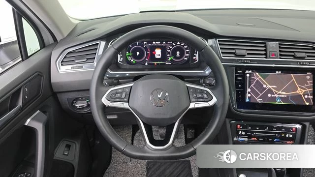 Volkswagen Tiguan second Generation 2023 Белый из Кореи, фото 5
