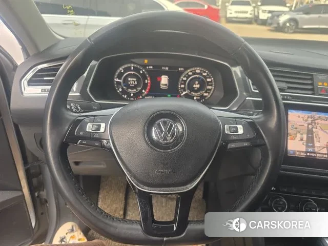 Volkswagen Tiguan second Generation 2018 Серебряный из Кореи, фото 5