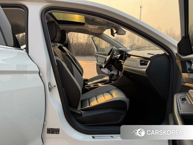 Volkswagen Bora 2022 Белый из Китая, фото 5
