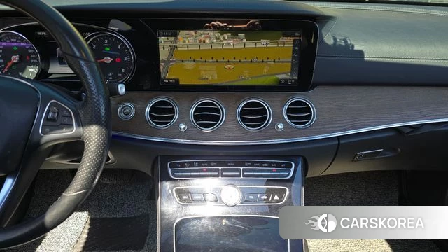 Mercedes-Benz E-Class W213 2018 Серебристо-серый из Кореи, фото 5
