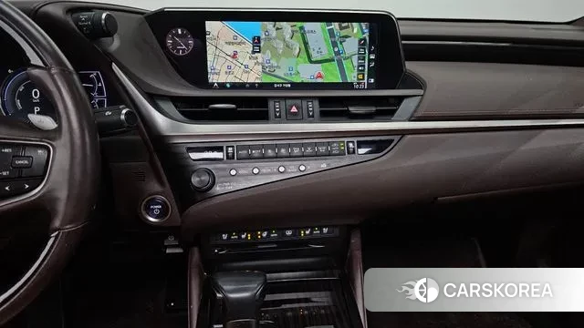 Lexus ES300h 7th generation 2018 Серебряный из Кореи, фото 5