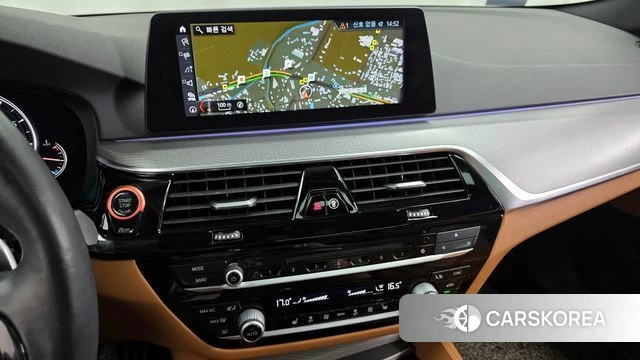 BMW 5 Series (G30) 2018 Белый из Кореи, фото 5