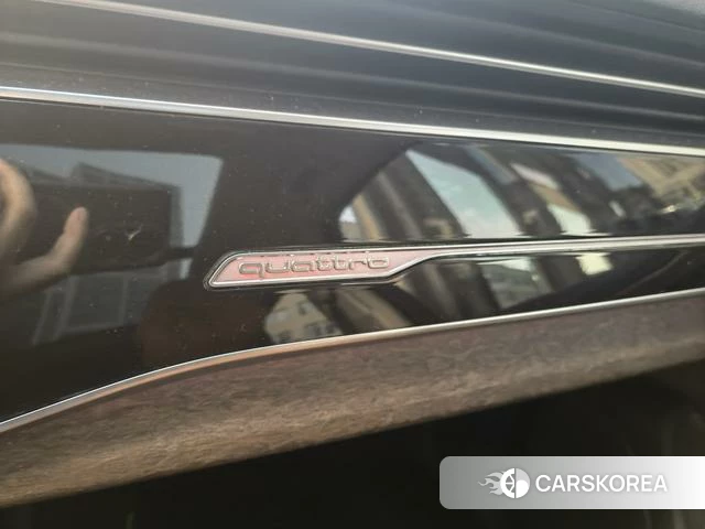 Audi Q7 2024 Черный из Китая, фото 5