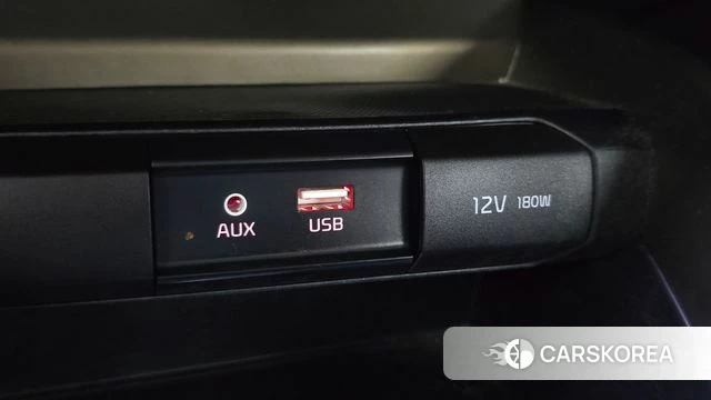 Kia Stonic 2018 Красный из Кореи, фото 5
