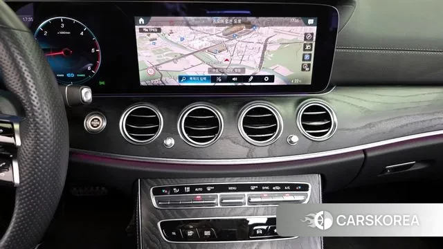 Mercedes-Benz E-Class W213 2022 Белый из Кореи, фото 5