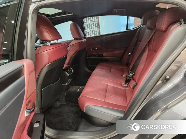 Lexus ES300h 7th generation 2025 Серый из Кореи, фото 5