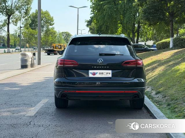 Volkswagen Touareg 2021 Черный из Китая, фото 5