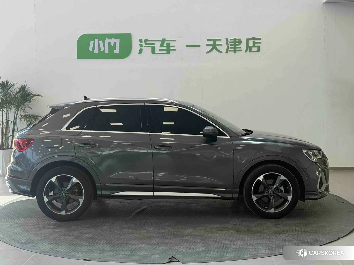 Audi Q3 2021 Темно-серый из Китая, фото 5