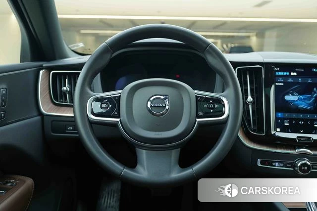 Volvo XC60 PHEV 2023 Шампань из Китая, фото 5