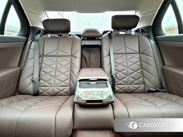 BMW 7 series 2024 Черный из Китая, фото 5
