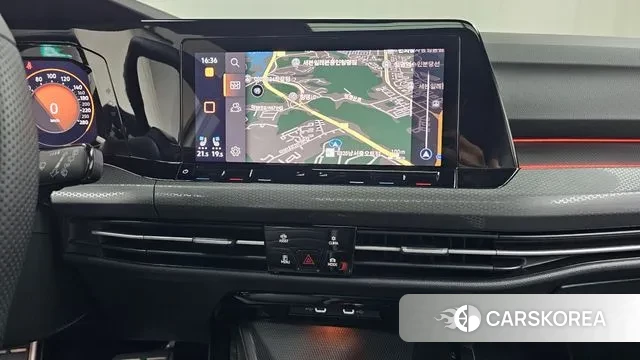 Volkswagen Golf 8th Generation 2024 Белый из Кореи, фото 5