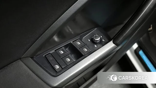 Audi Q3 (F3) 2020 Белый из Кореи, фото 5