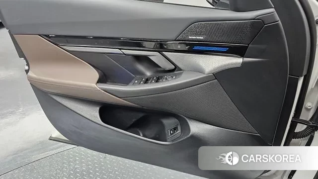 BMW 5 Series (G60) 2024 Белый из Кореи, фото 5