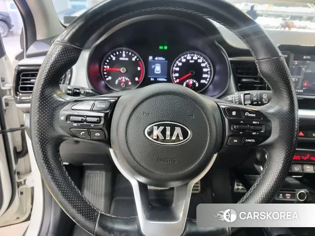 Kia Stonic 2018 Белый из Кореи, фото 5