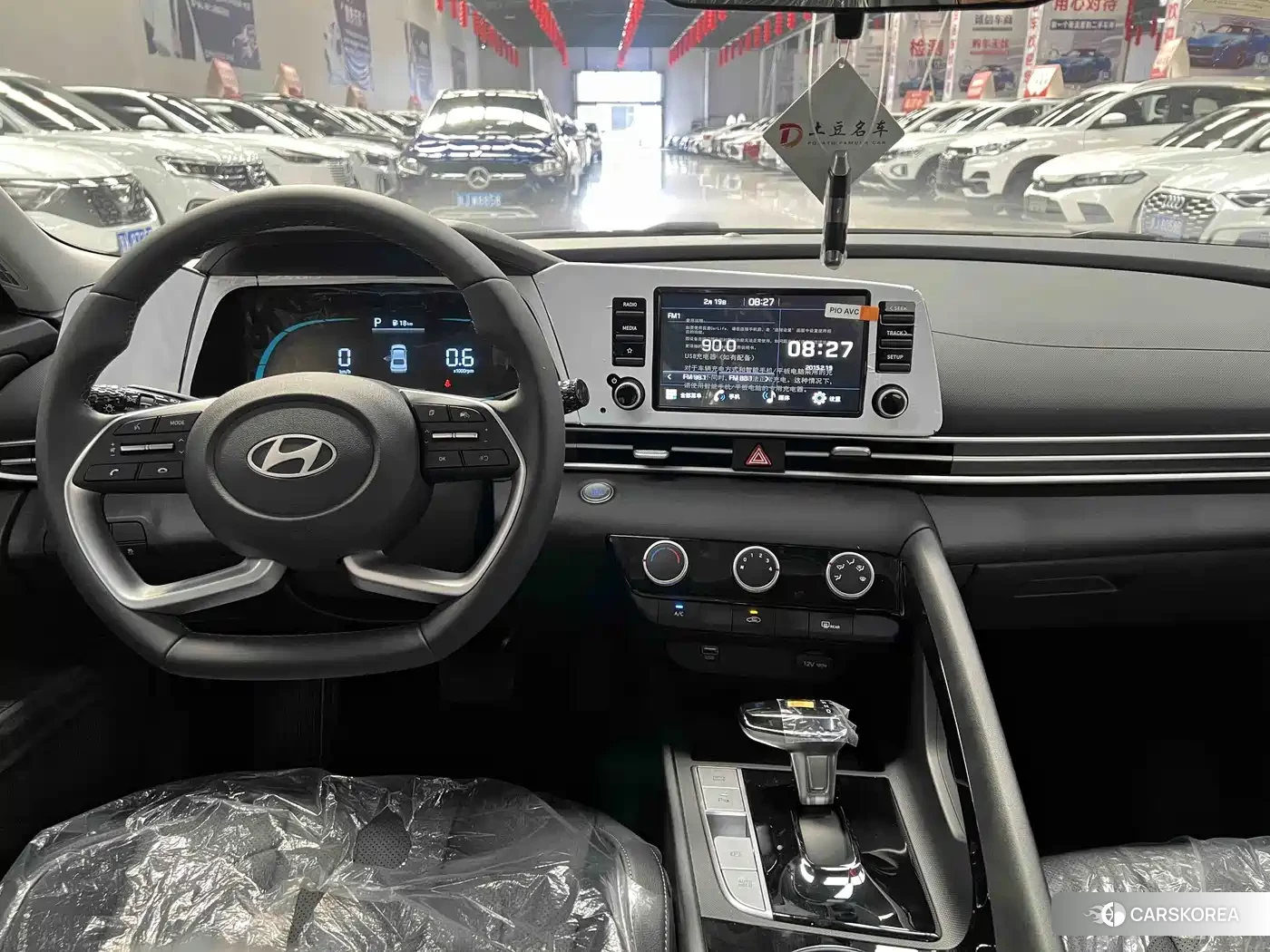Hyundai Elantra 2026 Белый из Китая, фото 5