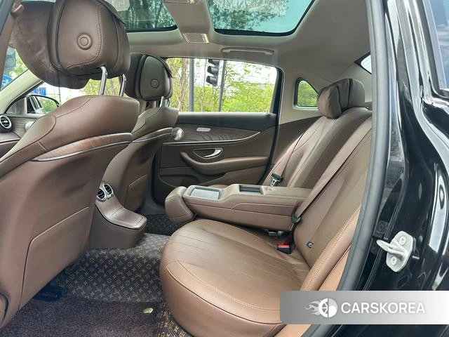 Mercedes-Benz E-class 2021 Черный из Китая, фото 5