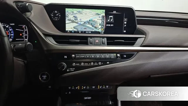 Lexus ES300h 7th generation 2020 Серебряный из Кореи, фото 5