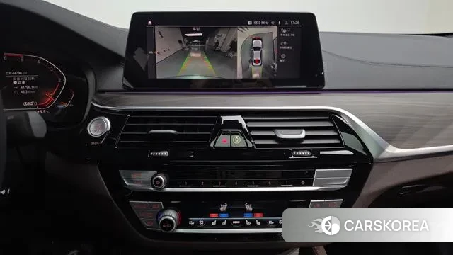 BMW 5 Series (G30) 2019 Небесно-голубой из Кореи, фото 5