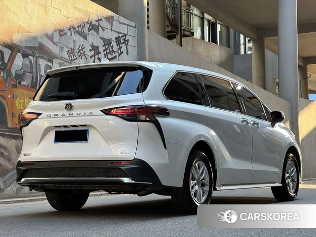 Toyota Grevia 2025 Белый из Китая, фото 5
