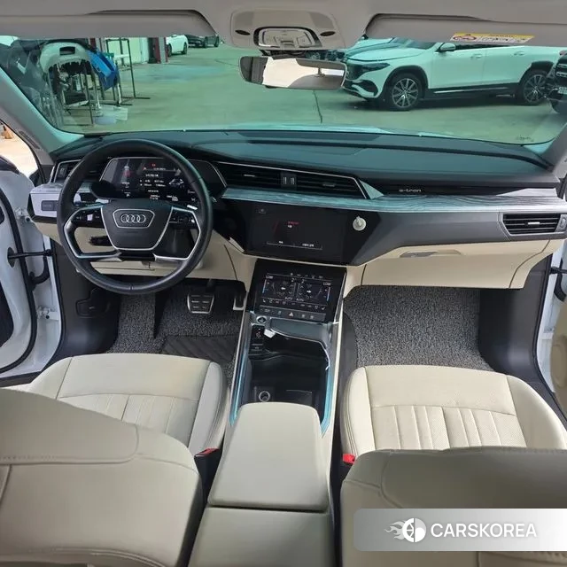 Audi e-Tron 2021 Белый из Кореи, фото 5