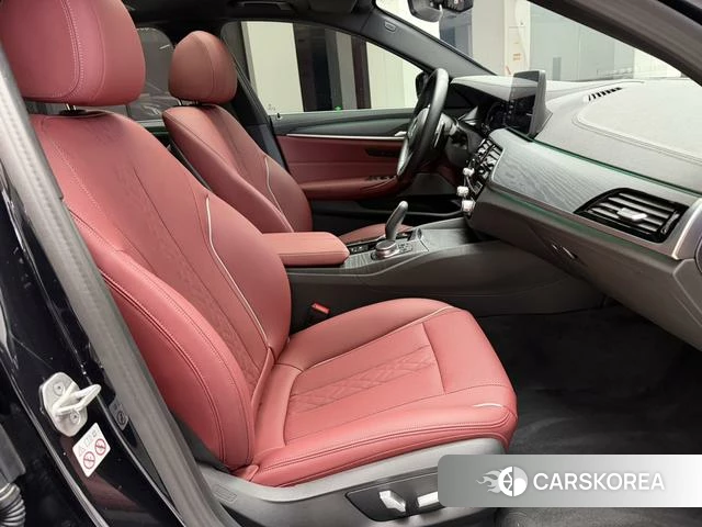 BMW 5 series 2023 Черный из Китая, фото 5