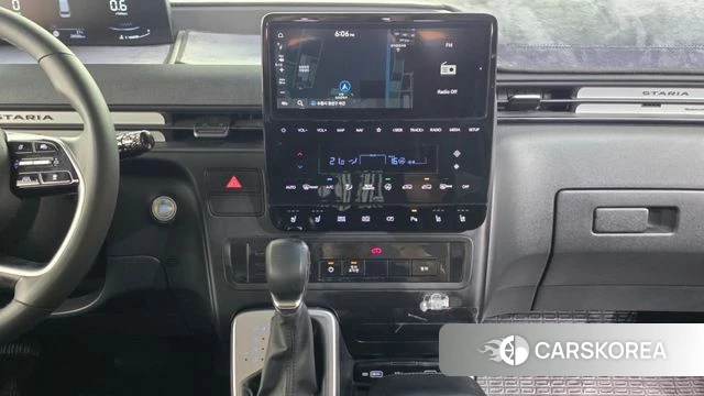 Hyundai Staria 2023 Желтый из Кореи, фото 5