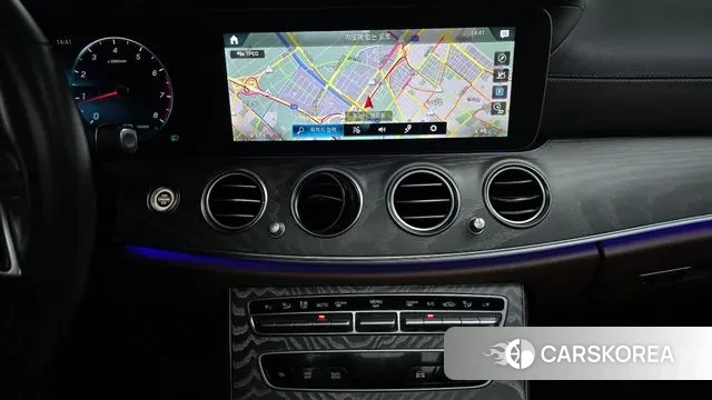 Mercedes-Benz E-Class W213 2023 Серебристо-серый из Кореи, фото 5