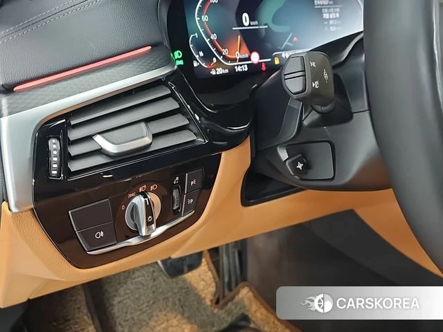 BMW 5 Series (G30) 2022 Черный из Кореи, фото 5