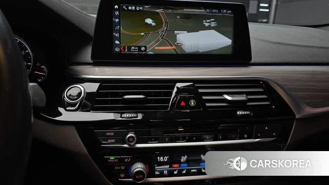 BMW 5 Series (G30) 2018 Серый из Кореи, фото 5
