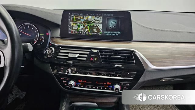 BMW 5 Series (G30) 2018 Белый из Кореи, фото 5