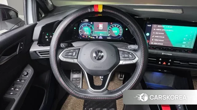 Volkswagen Golf 8th Generation 2023 Белый из Кореи, фото 5