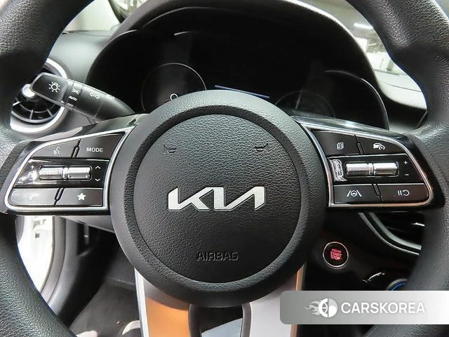 Kia The New K3 2nd generation 2021 Белый из Кореи, фото 5