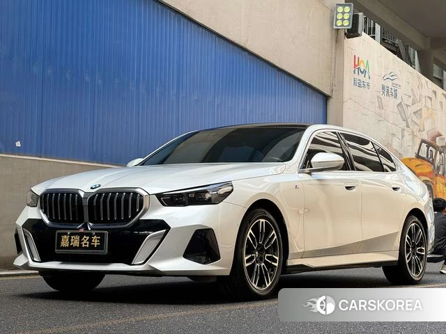BMW 5 series 2024 Белый из Китая, фото 5