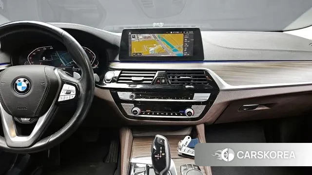 BMW 5 Series (G30) 2020 Серебристо-серый из Кореи, фото 5