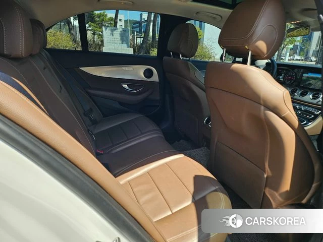 Mercedes-Benz E-Class W213 2018 Белый из Кореи, фото 5