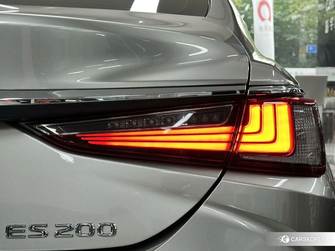 Lexus ES 2021 Темно-серый из Китая, фото 5