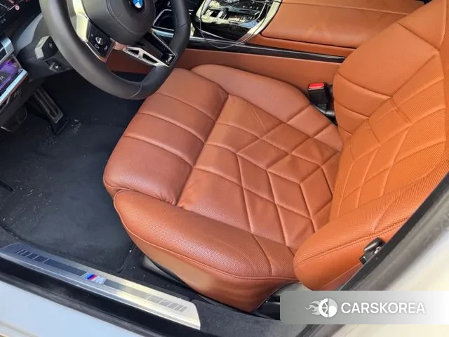 BMW 7 Series (G70) 2024 Белый из Кореи, фото 5