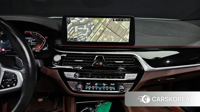 BMW 5 Series (G30) 2023 Белый из Кореи, фото 5