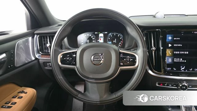 Volvo S60 3rd generation 2021 Белый из Кореи, фото 5