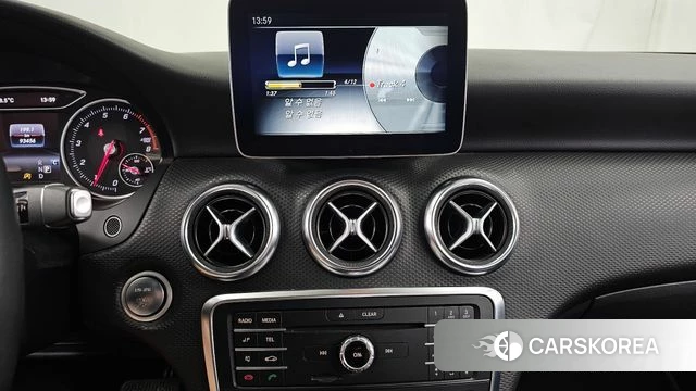 Mercedes-Benz A-Class W176 2018 Белый из Кореи, фото 5