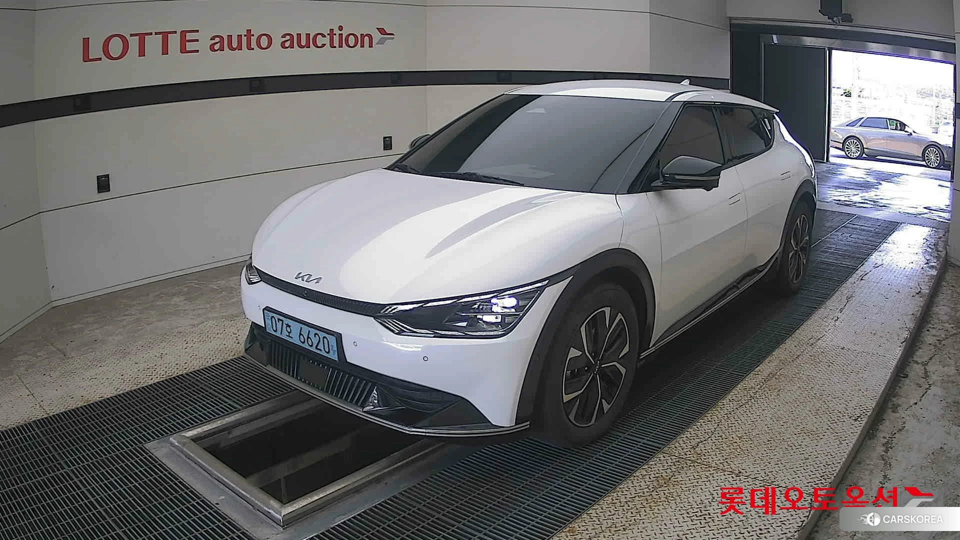 Kia EV6 2022 Snow White Pearl из Кореи, фото 5